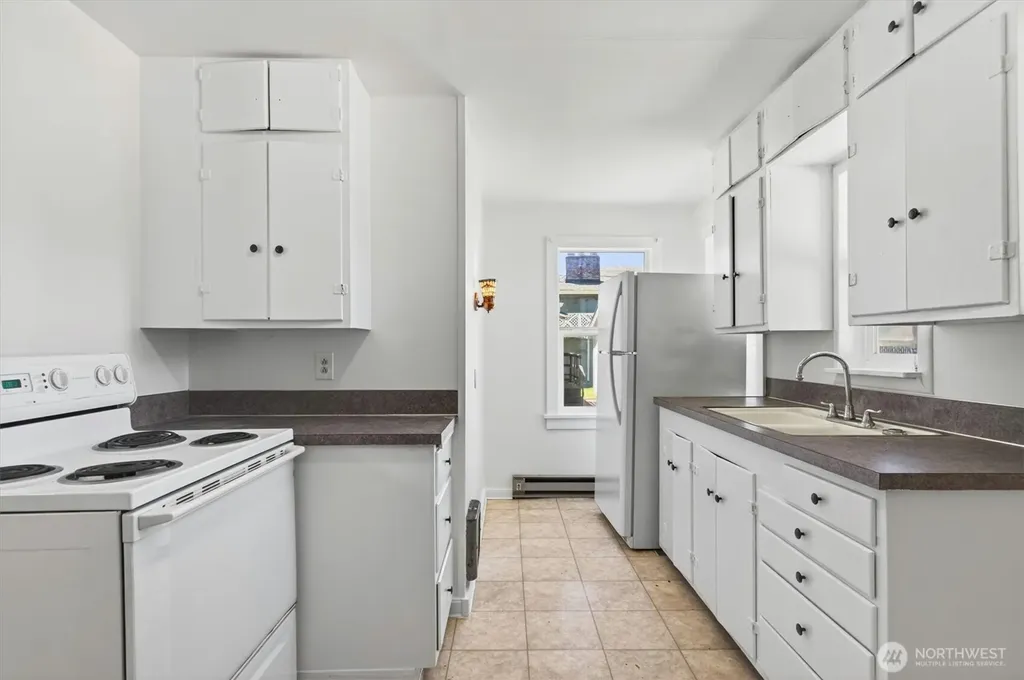 1035 16th Avenue Longview WA 98632