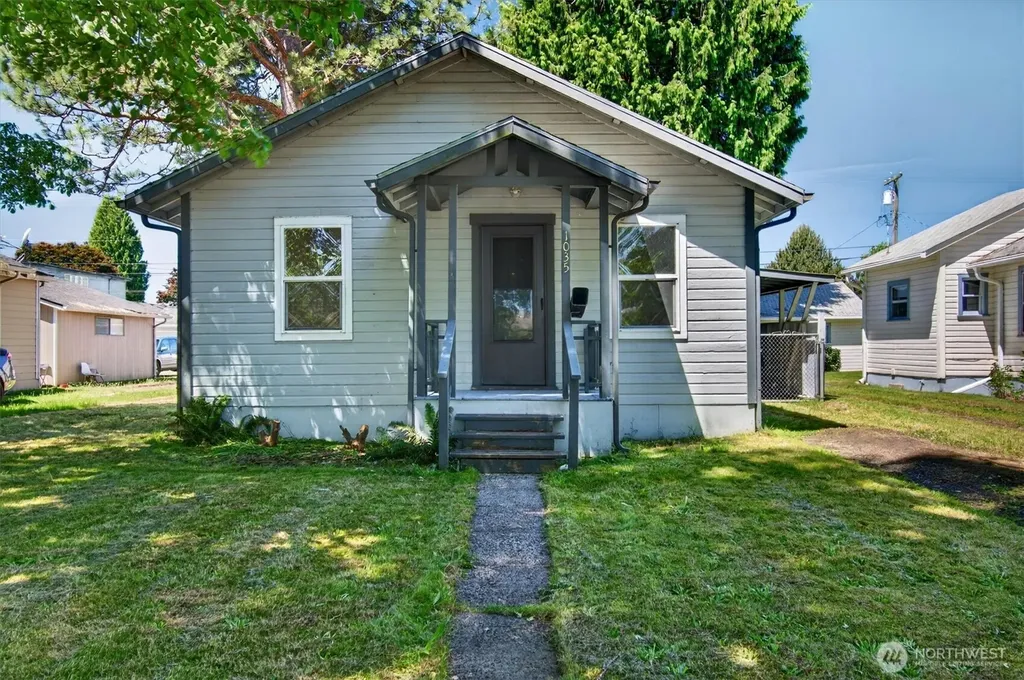 1035 16th Avenue Longview WA 98632