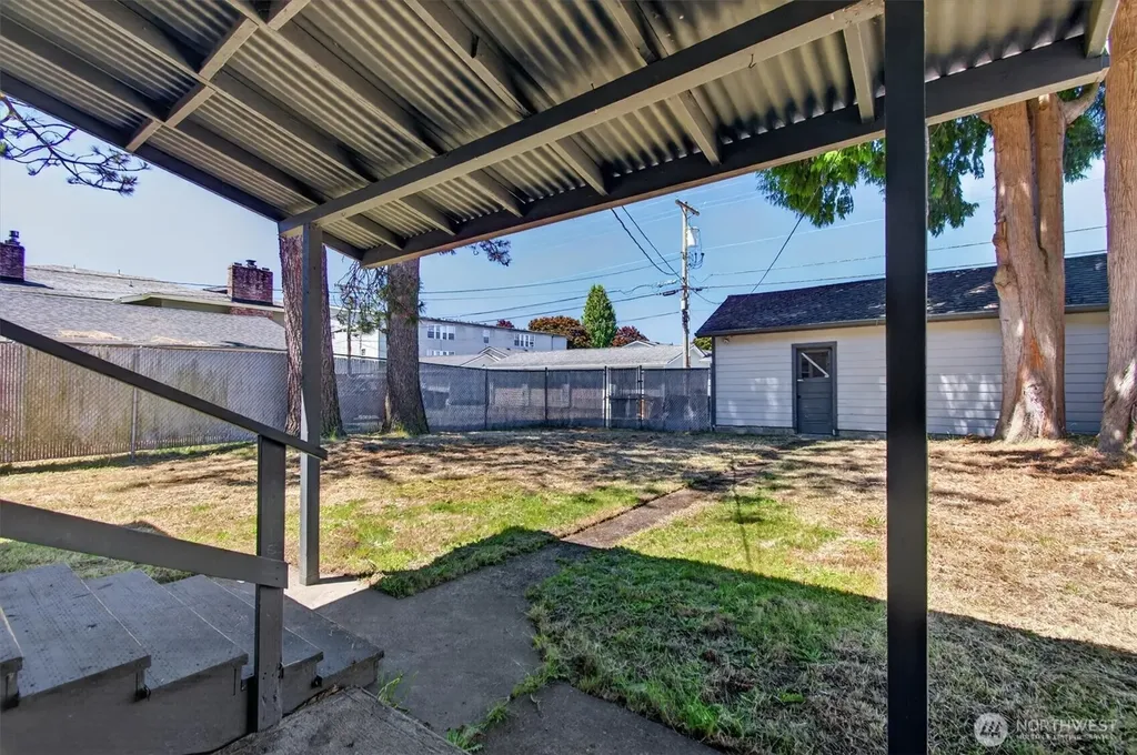 1035 16th Avenue Longview WA 98632