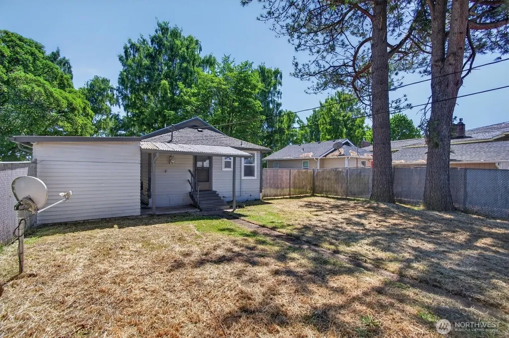 1035 16th Avenue Longview WA 98632