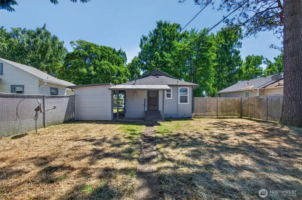 1035 16th Avenue Longview WA 98632