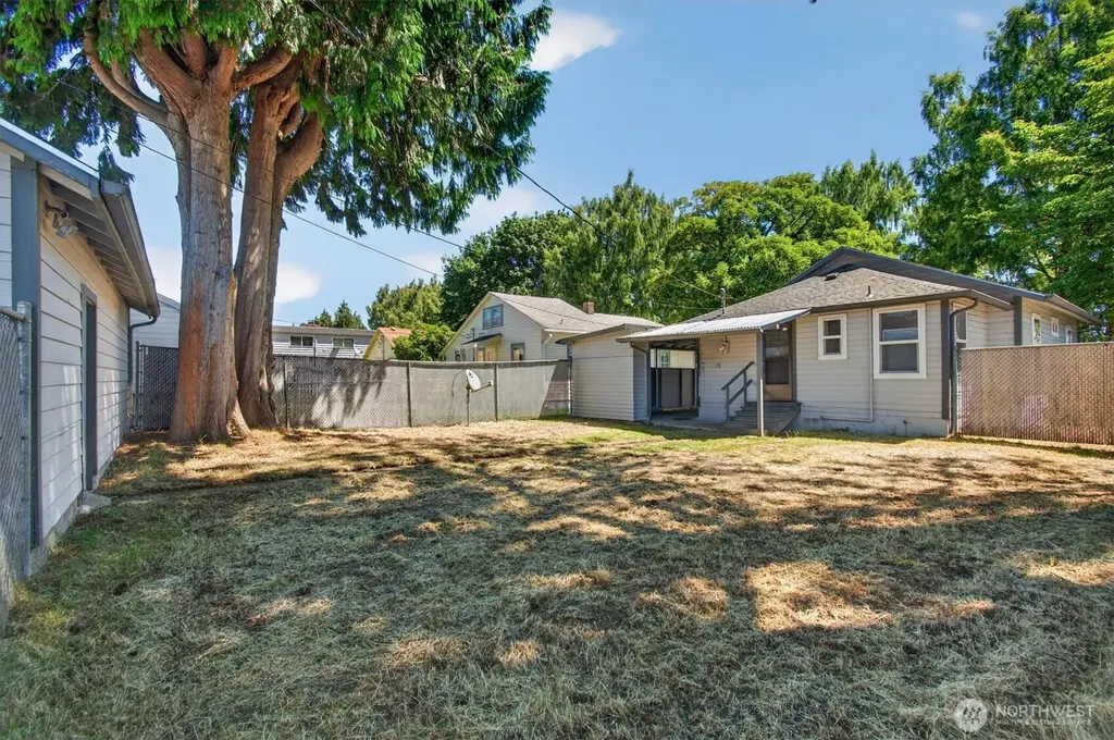 1035 16th Avenue Longview WA 98632