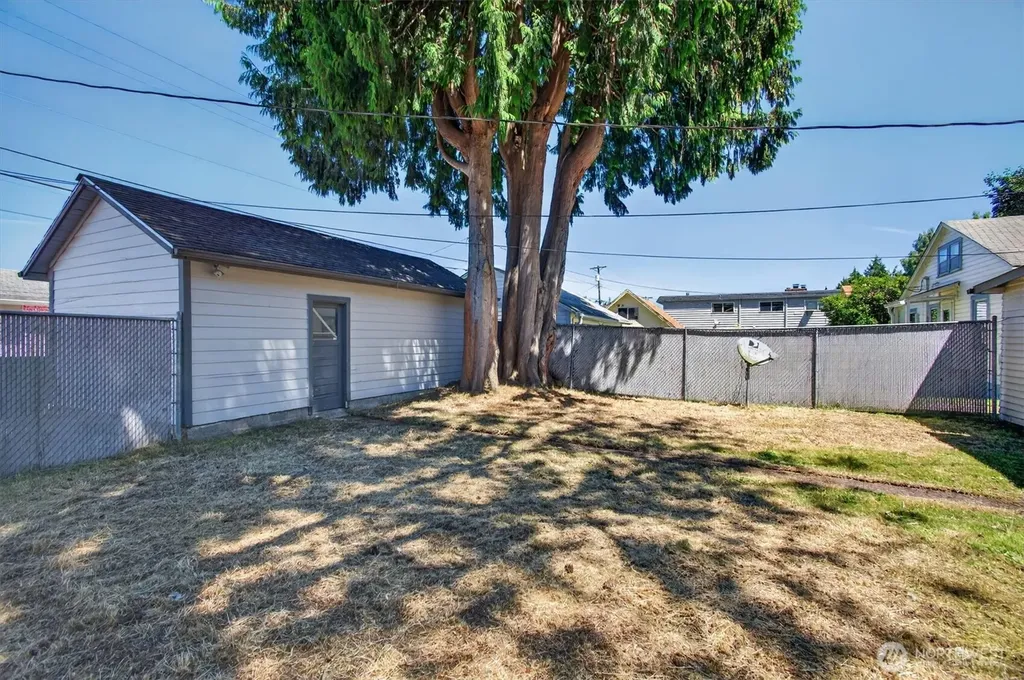 1035 16th Avenue Longview WA 98632