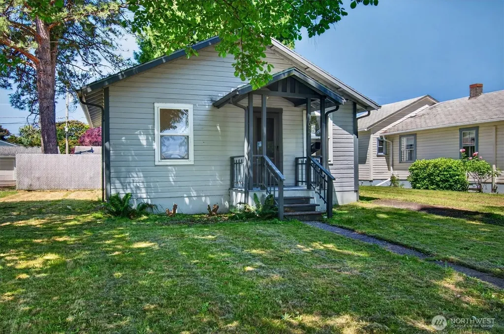 1035 16th Avenue Longview WA 98632