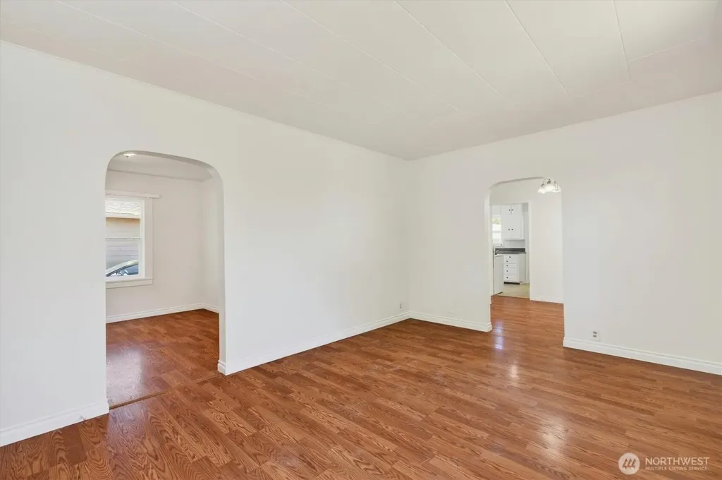 1035 16th Avenue Longview WA 98632