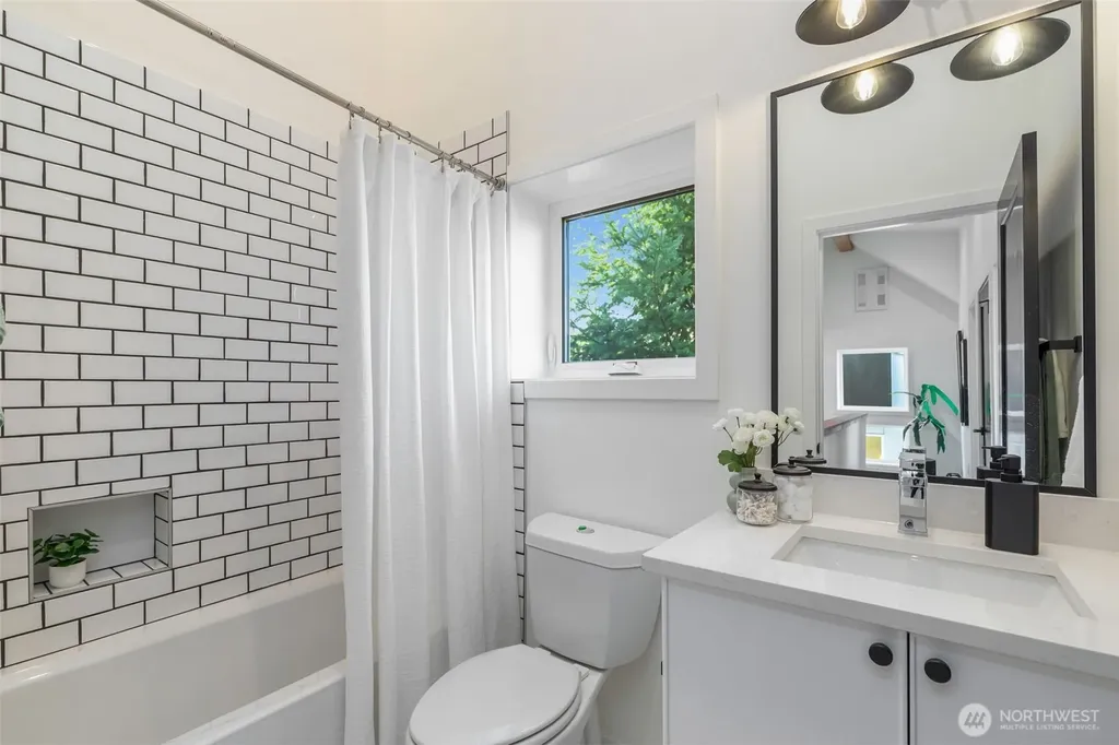 1556 S Pearl Street Seattle WA 98108