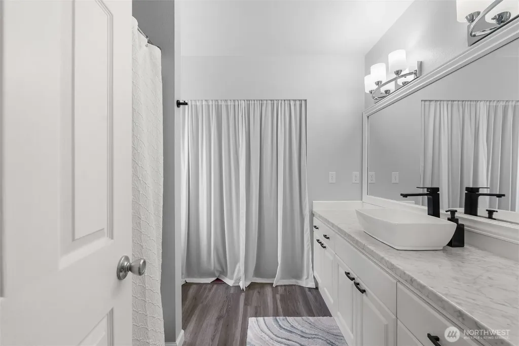 516 Corrin Avenue NW Orting WA 98360