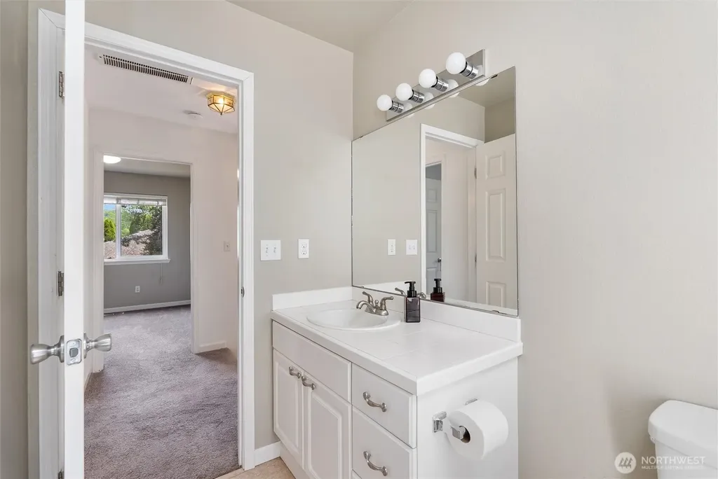 516 Corrin Avenue NW Orting WA 98360