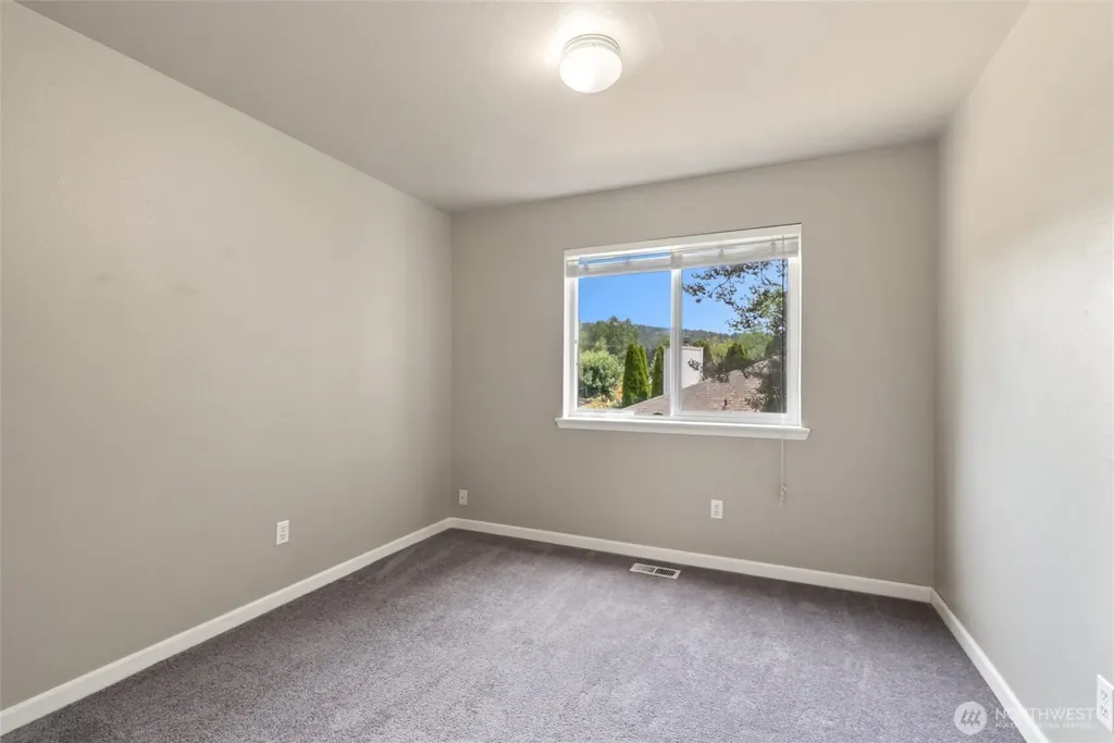516 Corrin Avenue NW Orting WA 98360