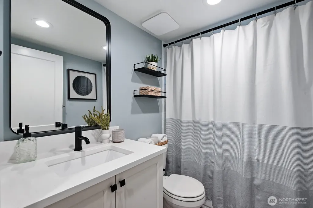7511 41st Avenue NE Seattle WA 98115