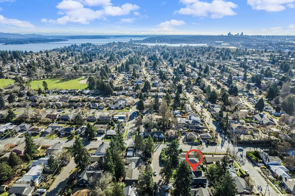 7511 41st Avenue NE Seattle WA 98115