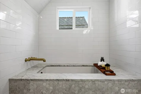 7511 41st Avenue NE Seattle WA 98115