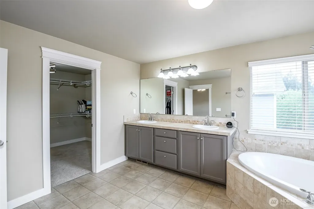 4442 Logan Drive NE Lacey WA 98516