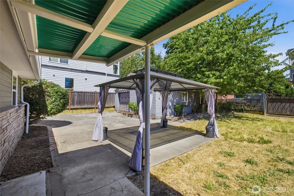 5968 44th Avenue S Seattle WA 98118