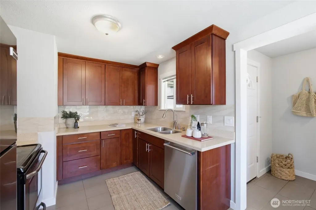 5968 44th Avenue S Seattle WA 98118
