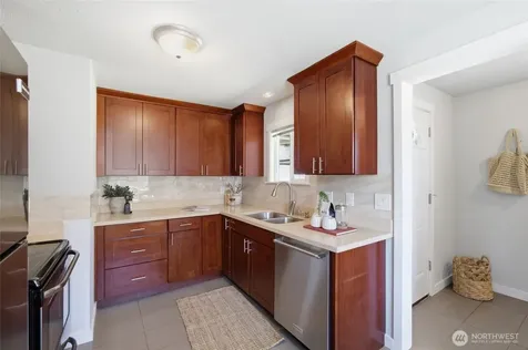 5968 44th Avenue S Seattle WA 98118