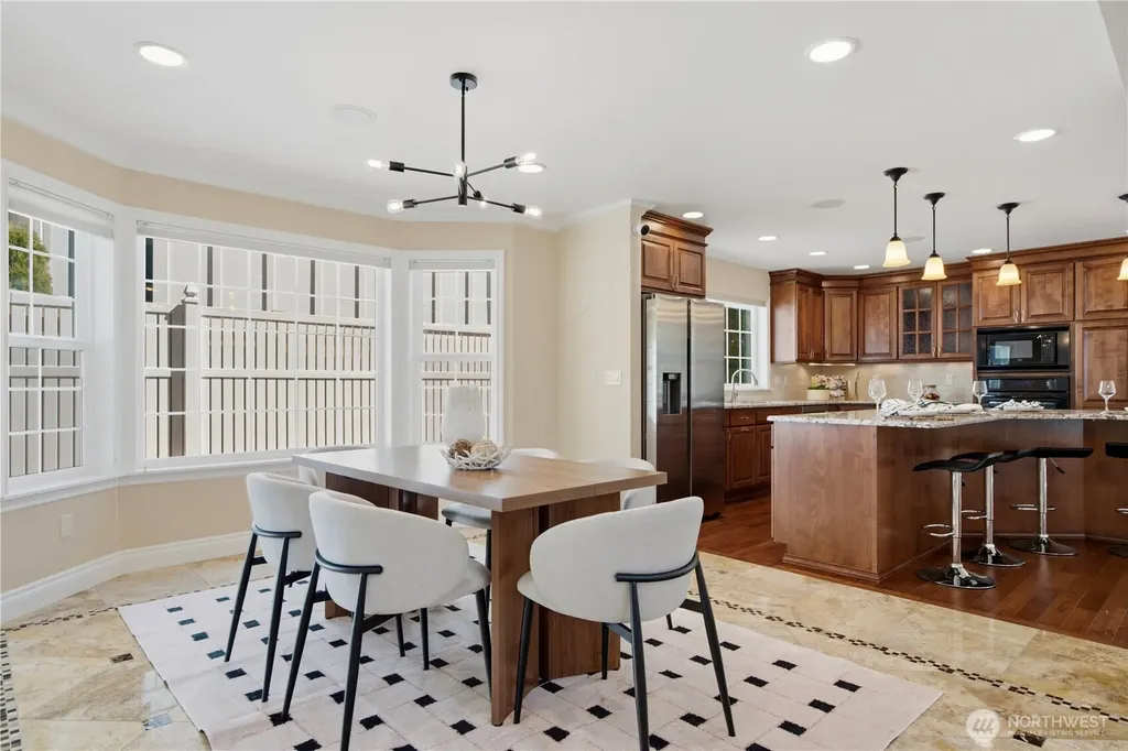 12832 NE 70th Place Kirkland WA 98033