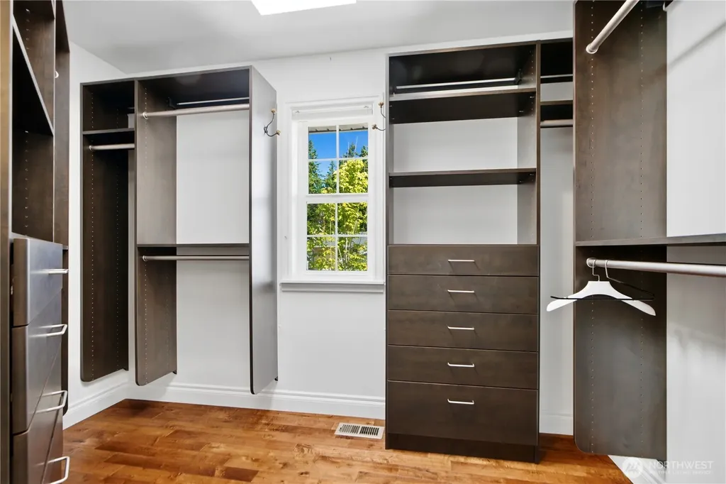 12832 NE 70th Place Kirkland WA 98033