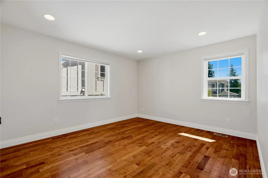 12832 NE 70th Place Kirkland WA 98033