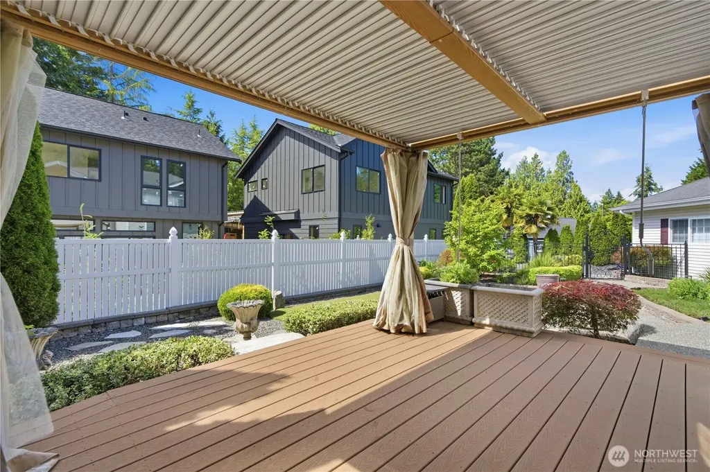 12832 NE 70th Place Kirkland WA 98033