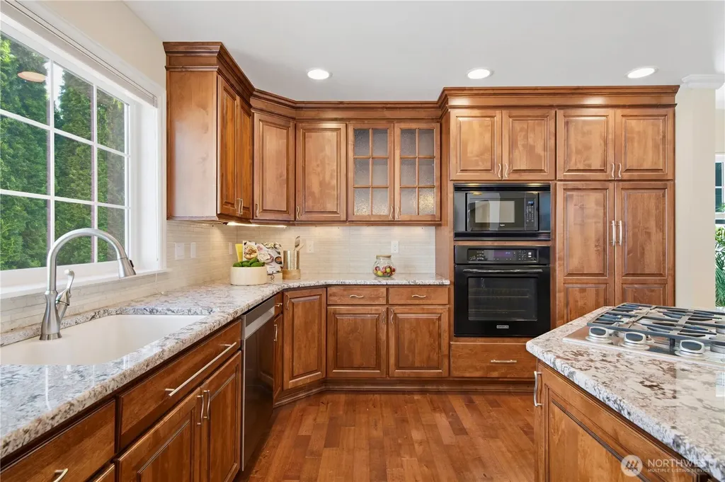 12832 NE 70th Place Kirkland WA 98033