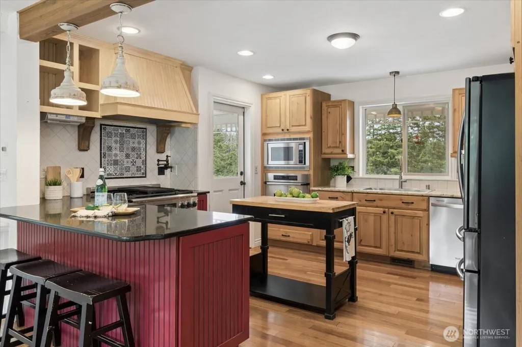 1267 NE Madison Road Poulsbo WA 98370