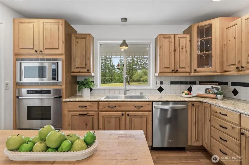 1267 NE Madison Road Poulsbo WA 98370