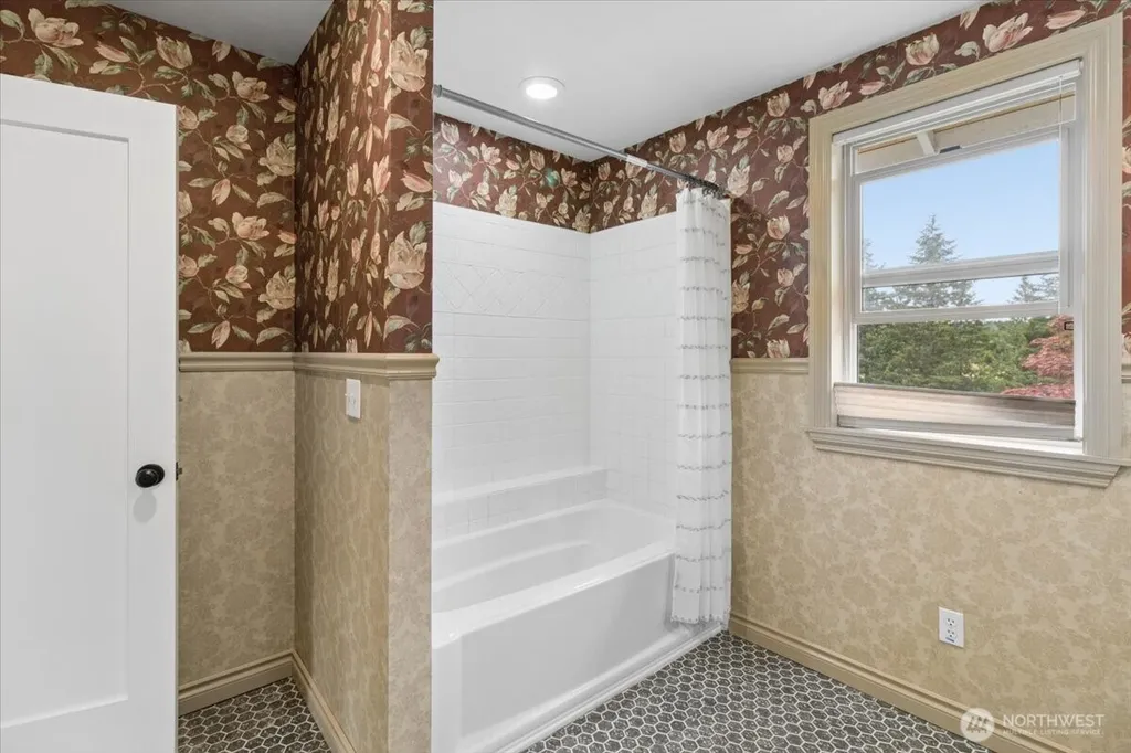 1267 NE Madison Road Poulsbo WA 98370