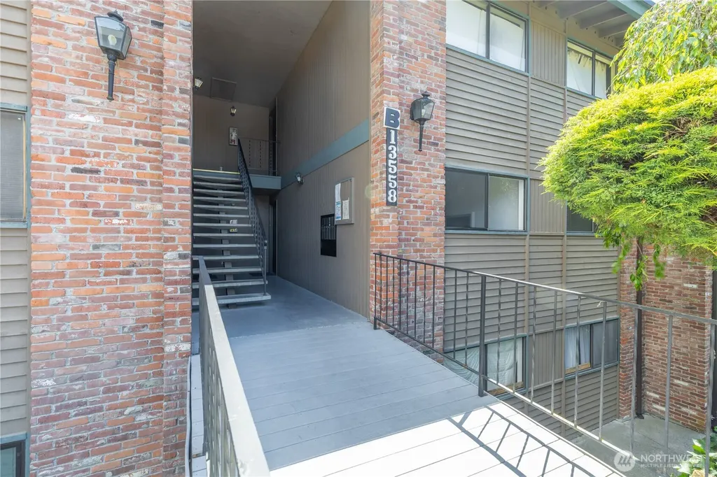 13558 37th Avenue S Tukwila WA 98168