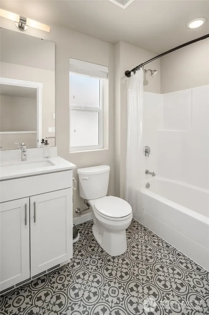 18829 67th Drive NE Kenmore WA 98028