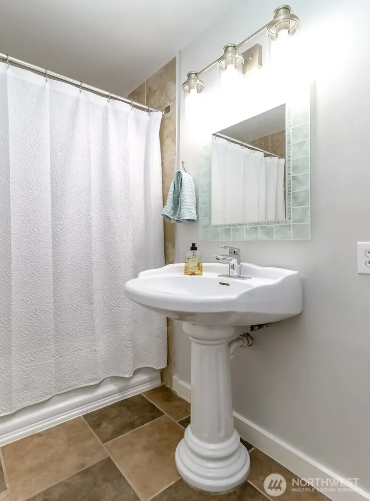 98 31st Avenue Milton WA 98354