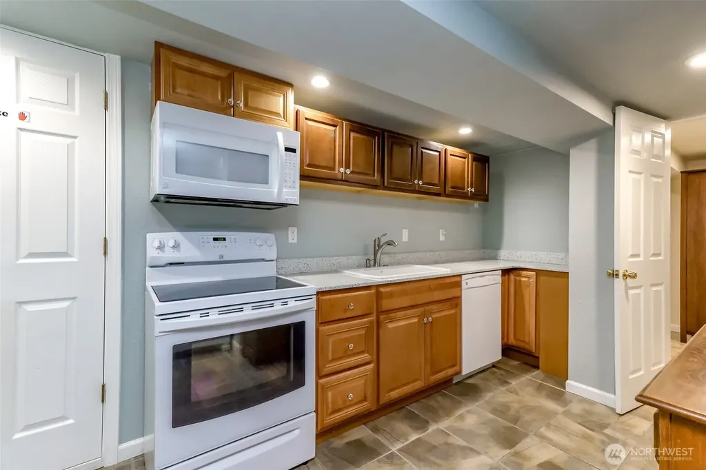 98 31st Avenue Milton WA 98354