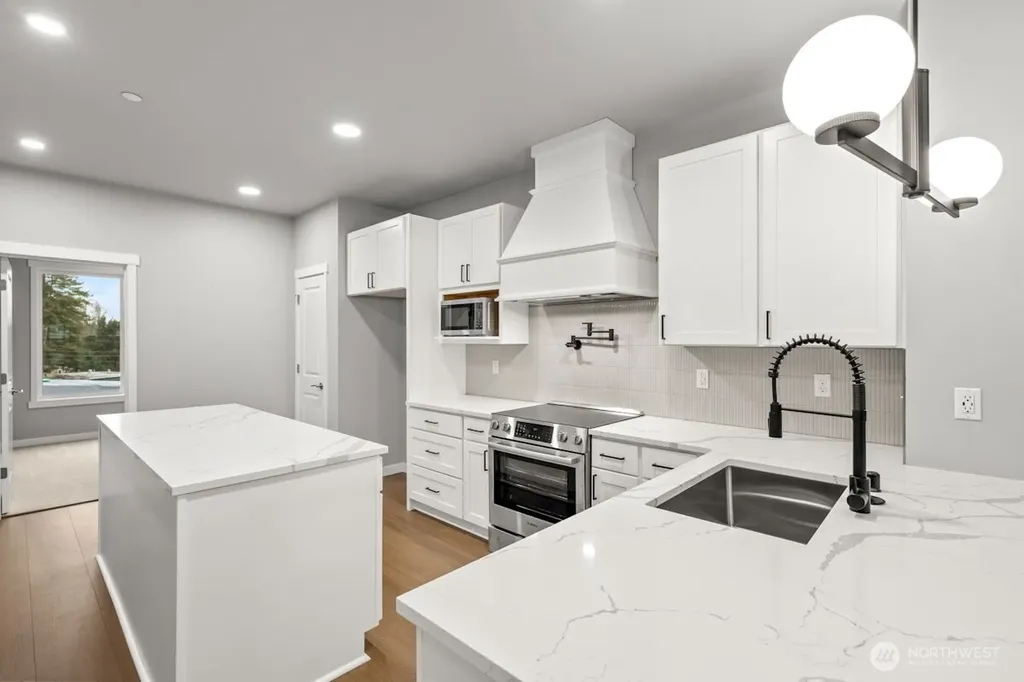 16823 Alder Way Lynnwood WA 98037