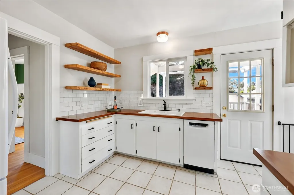 10327 Stone Avenue N Seattle WA 98133