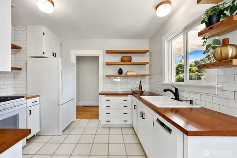 10327 Stone Avenue N Seattle WA 98133