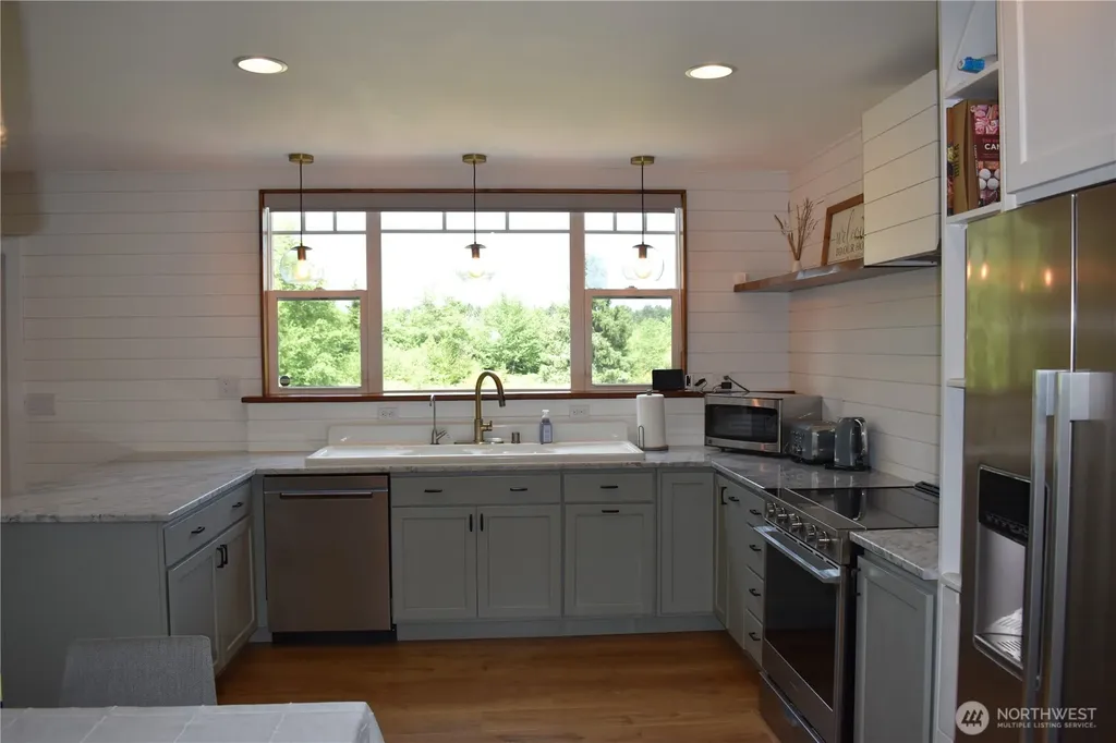 1518 Ocean Beach Road Hoquiam WA 98550
