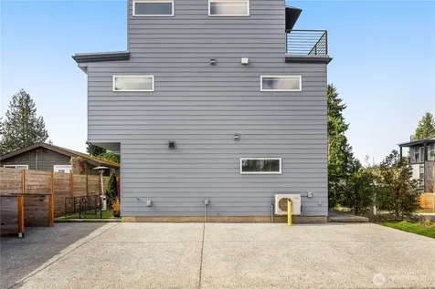 1407 N 103rd Street Seattle WA 98133