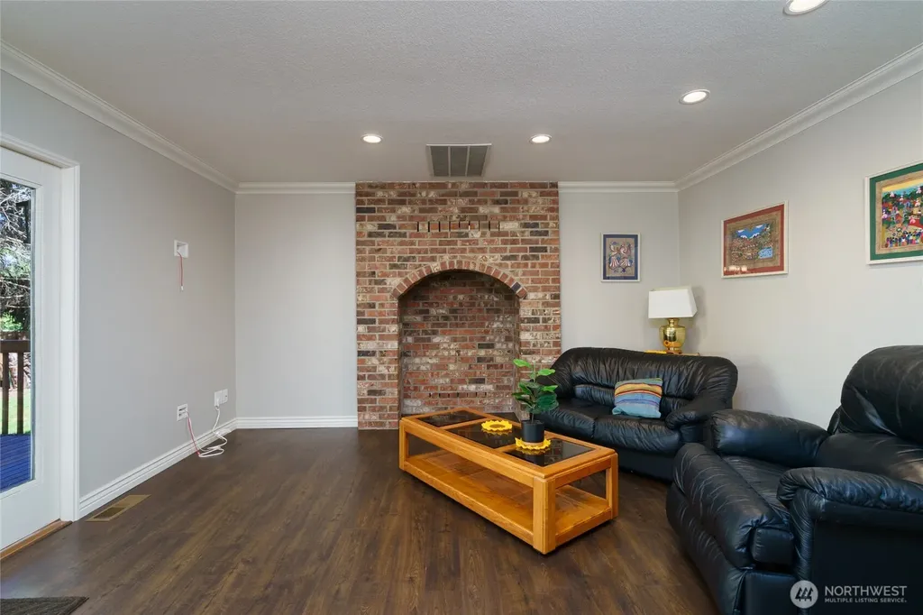 2003 Woodridge Avenue Mount Vernon WA 98273