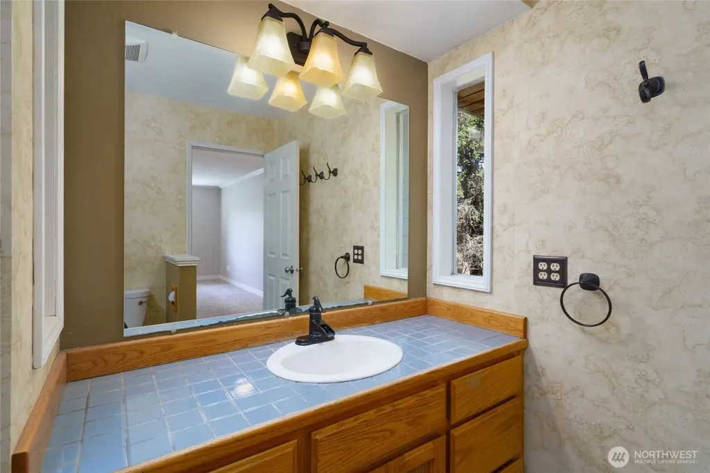 2003 Woodridge Avenue Mount Vernon WA 98273