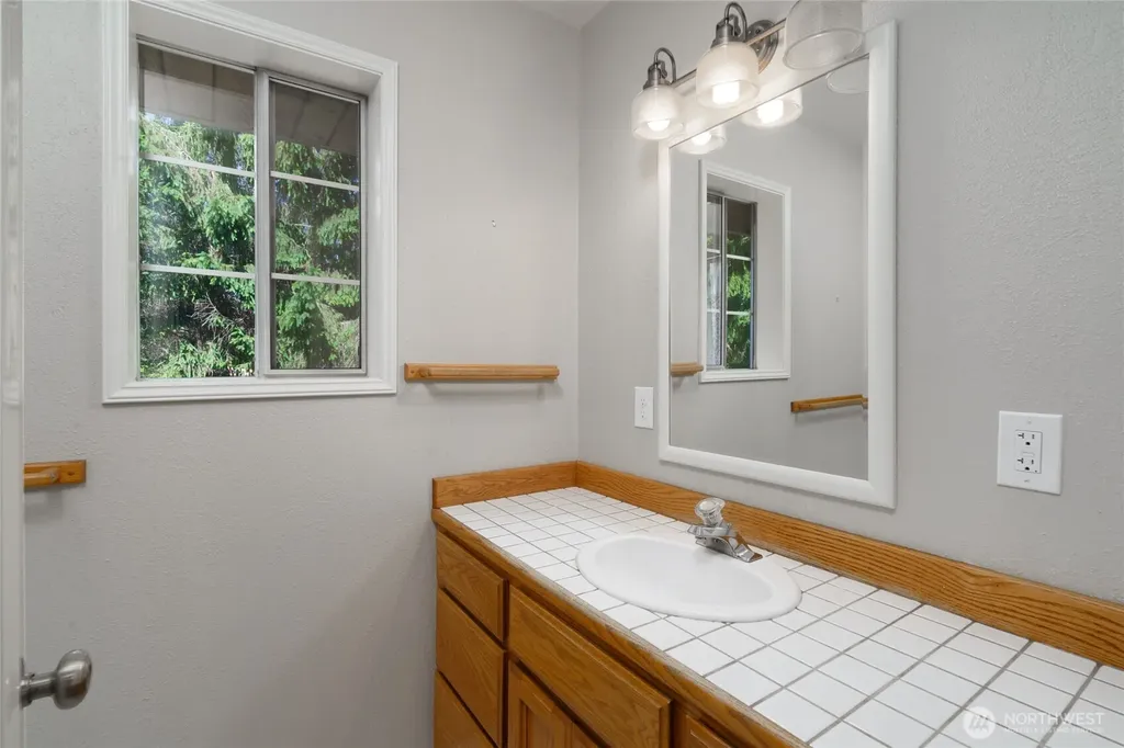 2003 Woodridge Avenue Mount Vernon WA 98273