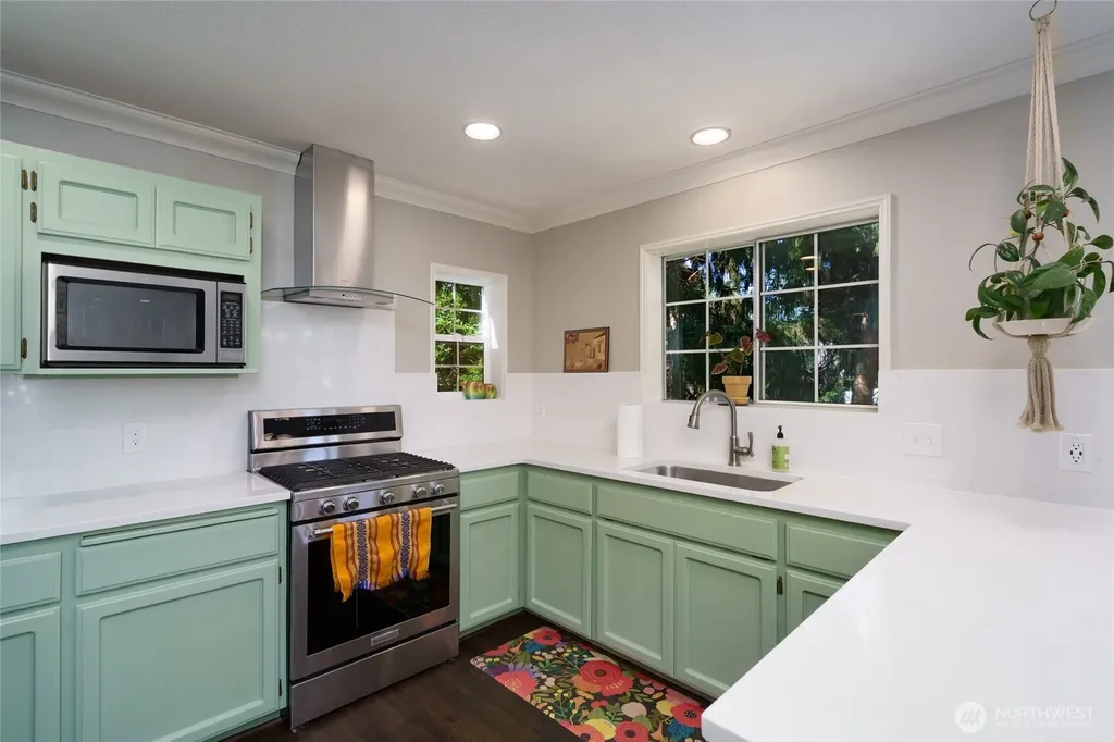 2003 Woodridge Avenue Mount Vernon WA 98273