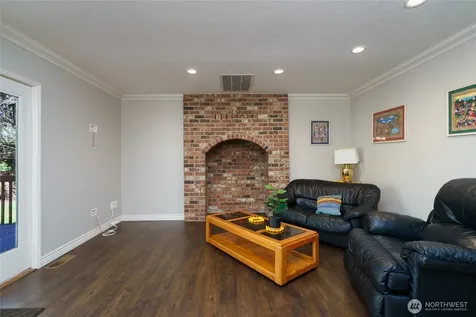2003 Woodridge Avenue Mount Vernon WA 98273