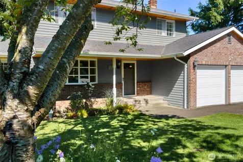 2003 Woodridge Avenue Mount Vernon WA 98273