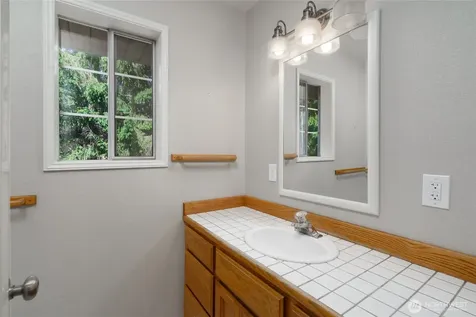 2003 Woodridge Avenue Mount Vernon WA 98273