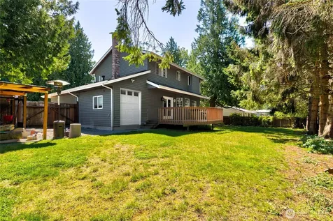 2003 Woodridge Avenue Mount Vernon WA 98273