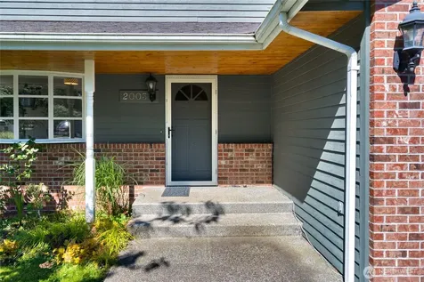 2003 Woodridge Avenue Mount Vernon WA 98273