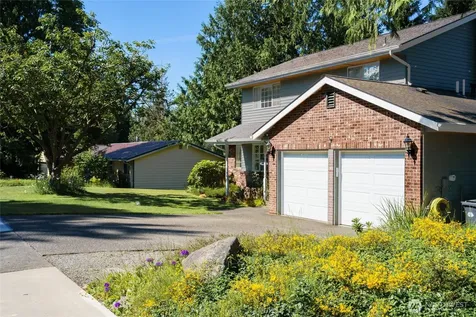 2003 Woodridge Avenue Mount Vernon WA 98273