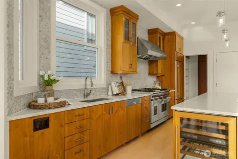 6007 Hazelwood Lane SE Bellevue WA 98006