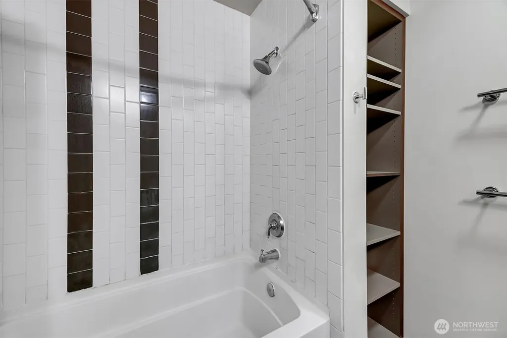 910 Lenora Street Seattle WA 98121