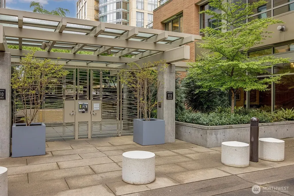 910 Lenora Street Seattle WA 98121